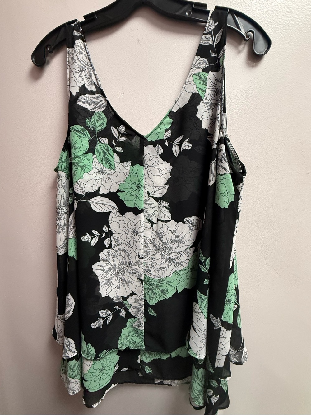 EUC Lane Bryant Gorgeous Black/Mint Green/White Floral VNeck Camisole Women’s 14